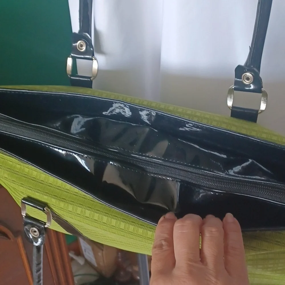 GNDI shoulder computer bag w coushioned interior global new beginnings Indiana